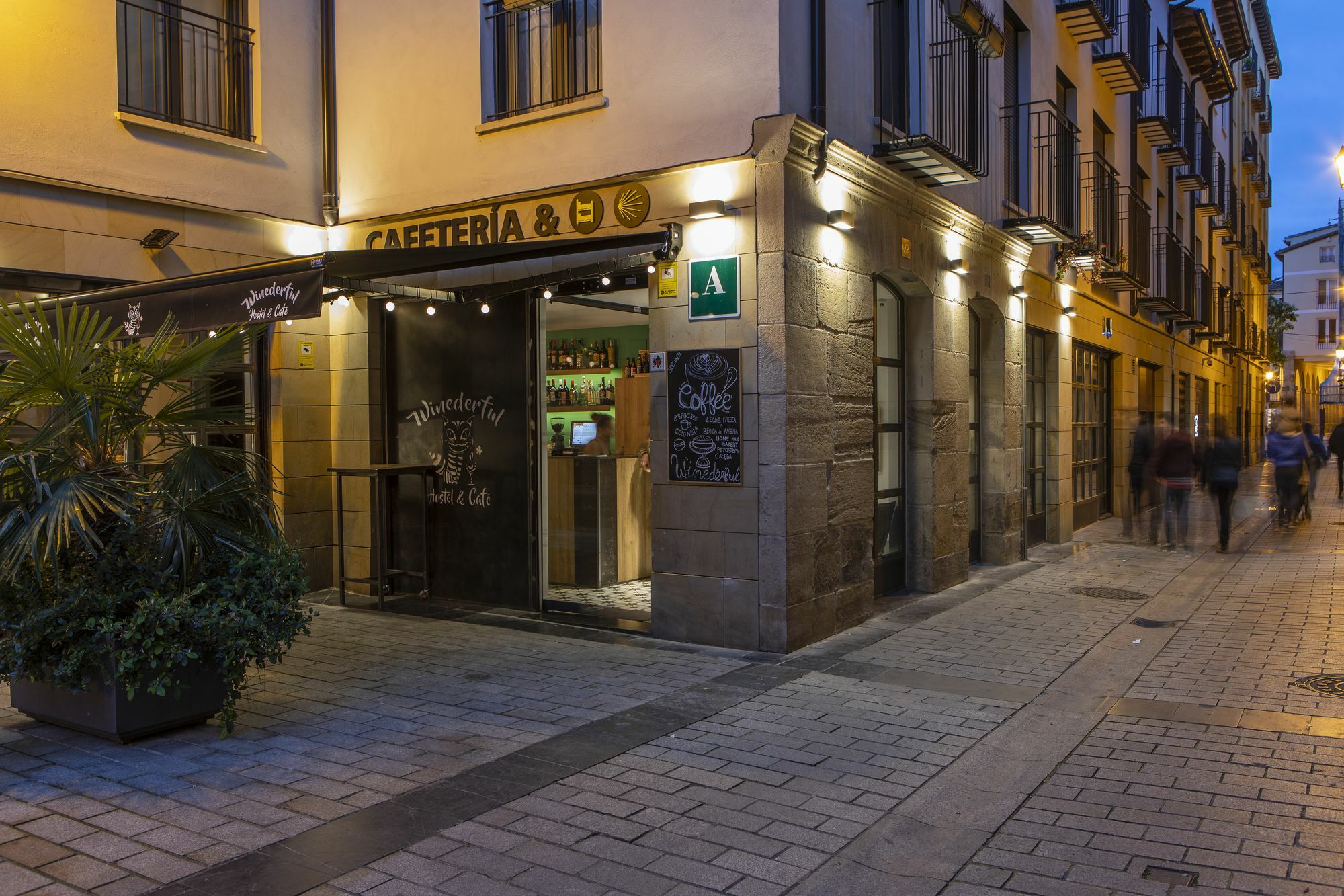 Winederful Hostel & Cafe Logroño Buitenkant foto